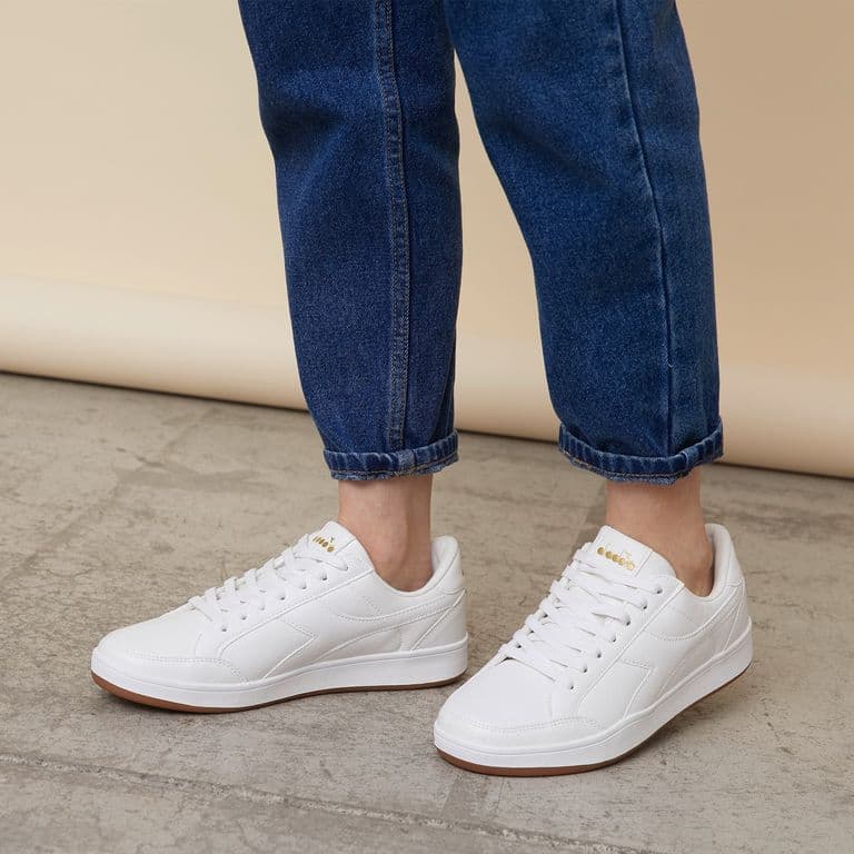 Zapatillas urbanas Diadora para mujer a S/ 69.90 (antes S/ 149.90) en Falabella